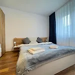 Apartment New In Tractorul, Brasov
