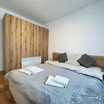 New In Tractorul, Brasov