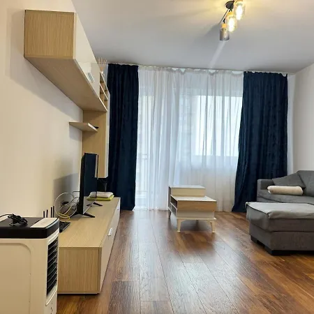 New In Tractorul, Apartman