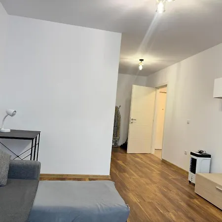 New In Tractorul, Apartman *