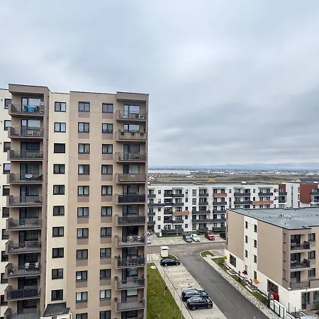 New In Tractorul, Apartman