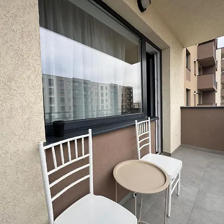 New In Tractorul, Apartment