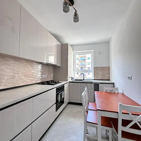 New In Tractorul, Apartment