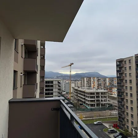 Apartment New In Tractorul,