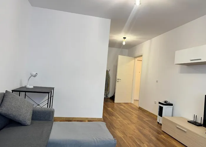 New In Tractorul, Apartman *