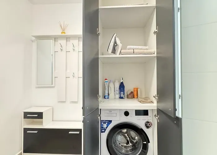 New In Tractorul, Apartman *