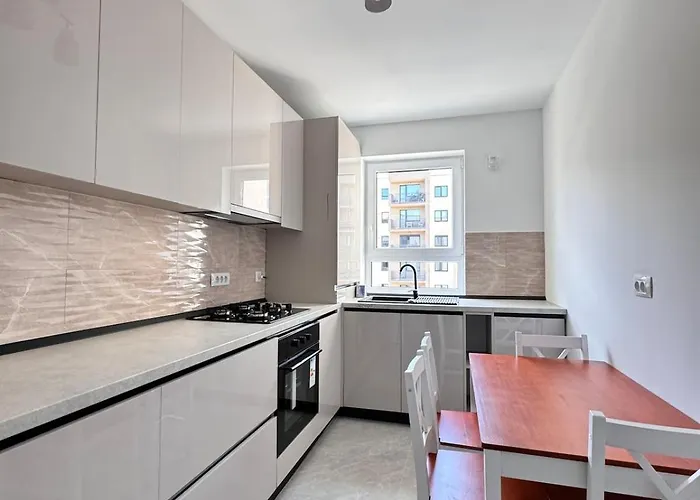 New In Tractorul, Apartman