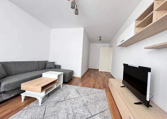 New In Tractorul, * Brassó