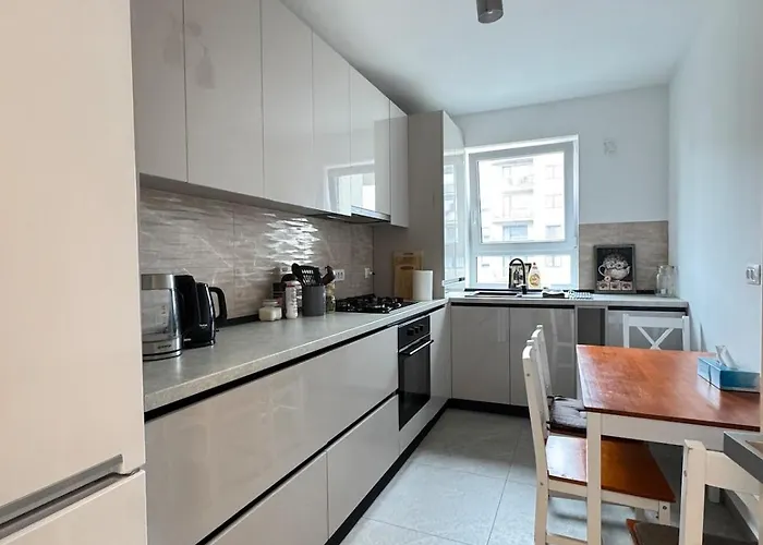 New In Tractorul, Apartman